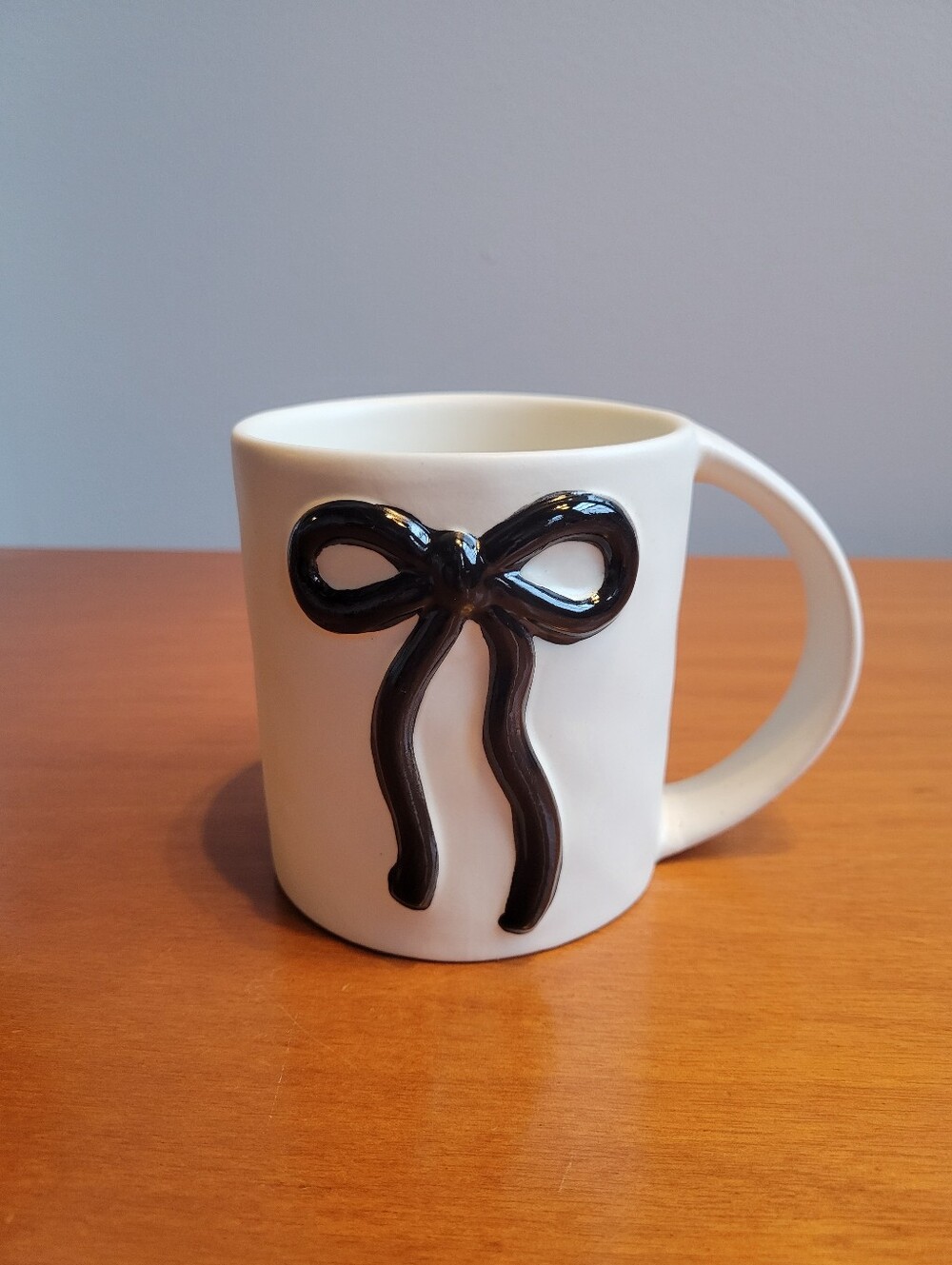 Four Sisters Boutique Black Bow Ceramic Mug White 15-16oz NWT